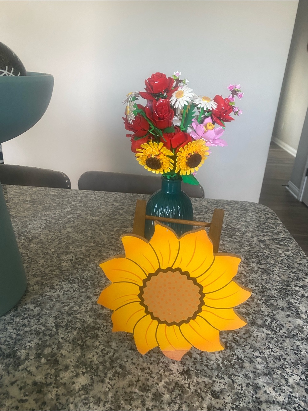 Sunflower Decorative plaçant stand/ Table Accent